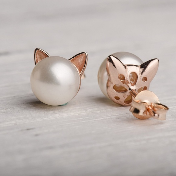 ❤️4 for $20 Sale❤Rose Gold Cat Pearl Stud Earrings - Picture 2 of 4